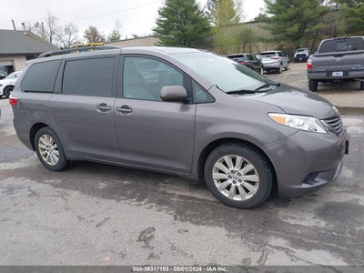 TOYOTA SIENNA 2015