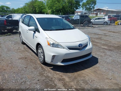 Toyota Prius v 2013