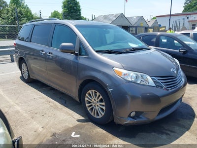TOYOTA SIENNA 2015