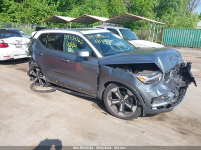 VOLVO XC40 2019