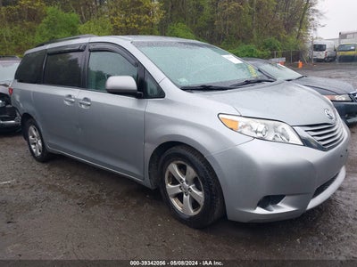 TOYOTA SIENNA 2016