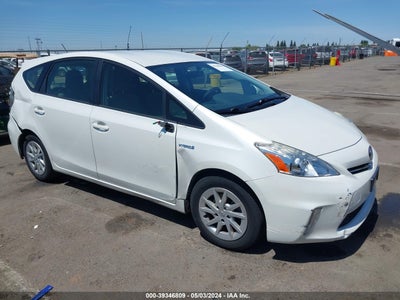Toyota Prius v 2014