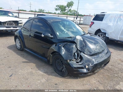 VOLKSWAGEN NEW BEETLE 2010