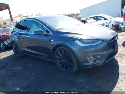 Tesla Model x 2018