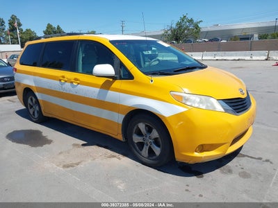 TOYOTA SIENNA 2011
