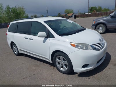 TOYOTA SIENNA 2016