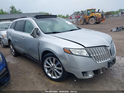 LINCOLN MKT 2011