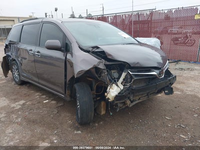 TOYOTA SIENNA 2019