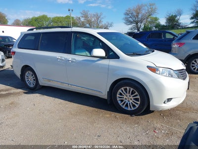 TOYOTA SIENNA 2016