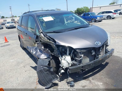 TOYOTA SIENNA XLE V6 2013