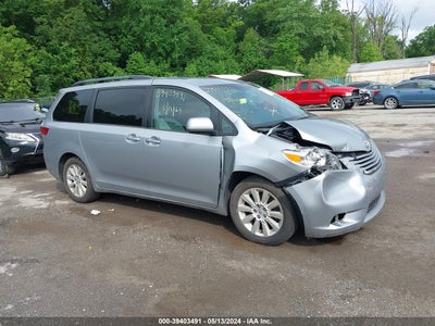 TOYOTA SIENNA 2015
