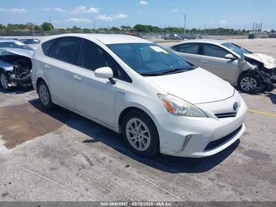 Toyota Prius v 2013