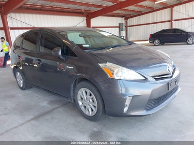 Toyota Prius v 2013