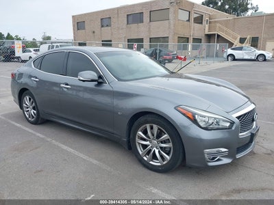Infiniti Q70 2019