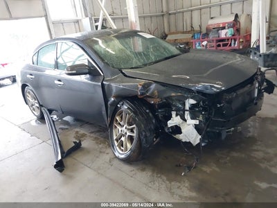 NISSAN MAXIMA 2010