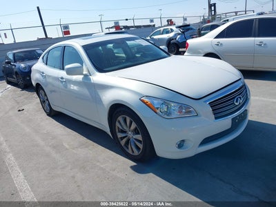 INFINITI M37 2013
