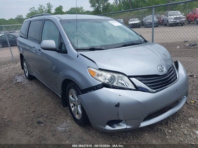 TOYOTA SIENNA LE V6 2011