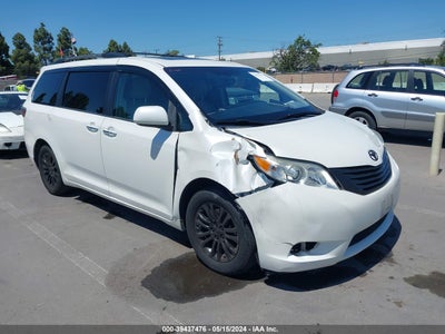 TOYOTA SIENNA 2015