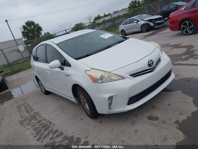 Toyota Prius v 2012