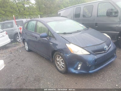 Toyota Prius v 2014
