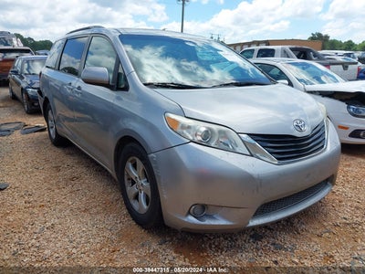 TOYOTA SIENNA 2015