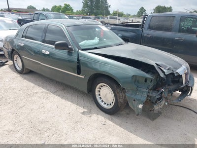 LINCOLN TOWN CAR 2001