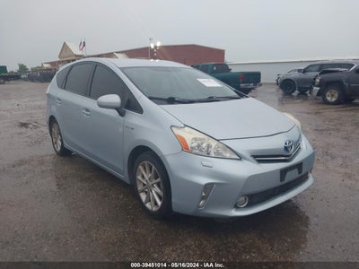 Toyota Prius v 2014