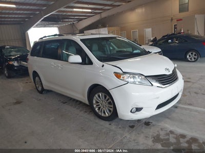 TOYOTA SIENNA 2011