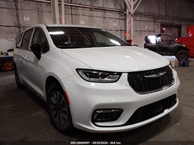 Chrysler Pacifica Hybrid 2024