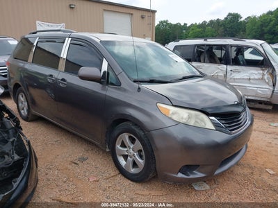TOYOTA SIENNA 2012