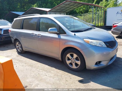 TOYOTA SIENNA 2013