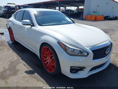 INFINITI Q70 2017