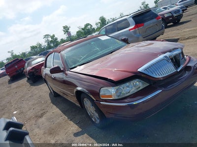 LINCOLN TOWN CAR 2004