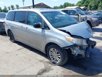 TOYOTA SIENNA 2016