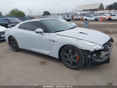 NISSAN GT-R 2015