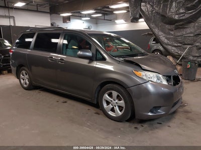 TOYOTA SIENNA LE V6 2011