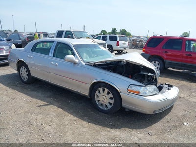 LINCOLN TOWN CAR 2004
