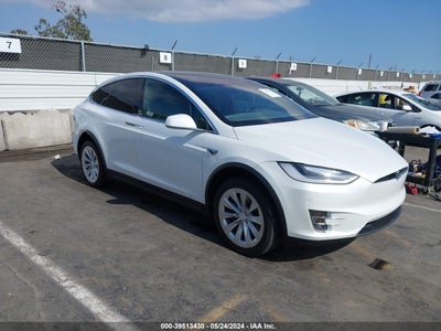 Tesla Model x 2021