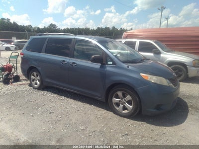 TOYOTA SIENNA 2013