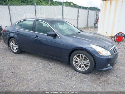 INFINITI JOURNEY 2011