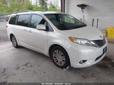 TOYOTA SIENNA 2016
