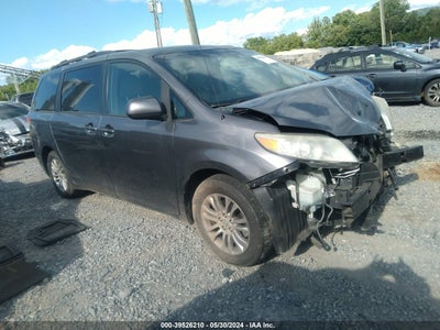 TOYOTA SIENNA 2011
