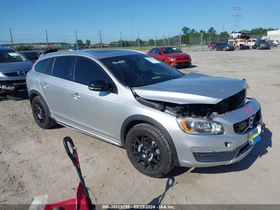 VOLVO V60 CROSS COUNTRY 2015