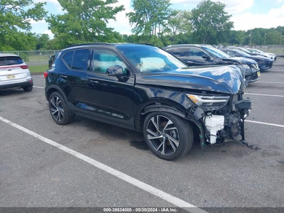VOLVO XC40 2022