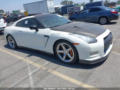 NISSAN GT-R 2014