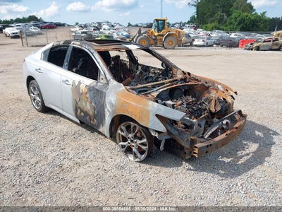 NISSAN MAXIMA 2010