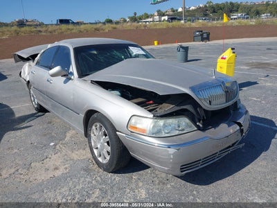 LINCOLN TOWN CAR 2010