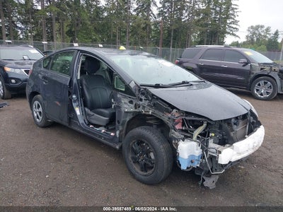 TOYOTA PRIUS 2015