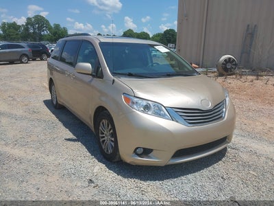TOYOTA SIENNA 2011