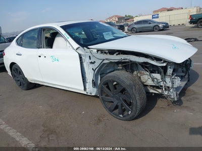 INFINITI Q70 2015